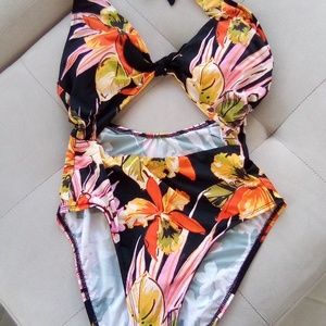 Robin Piccone halter one piece tropical bathing suit size 10
